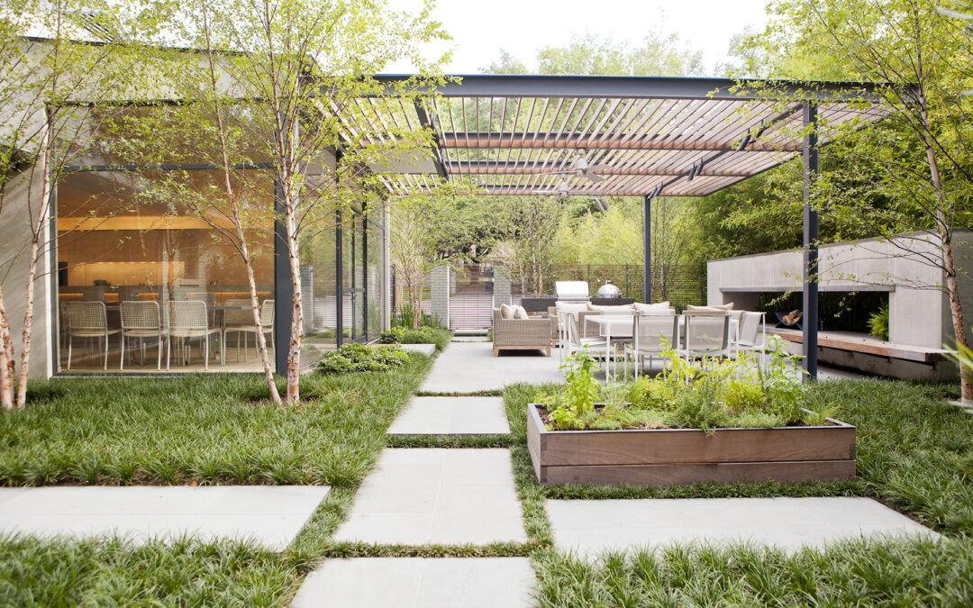 How to Create a Contemporary Indoor-Outdoor Living Space